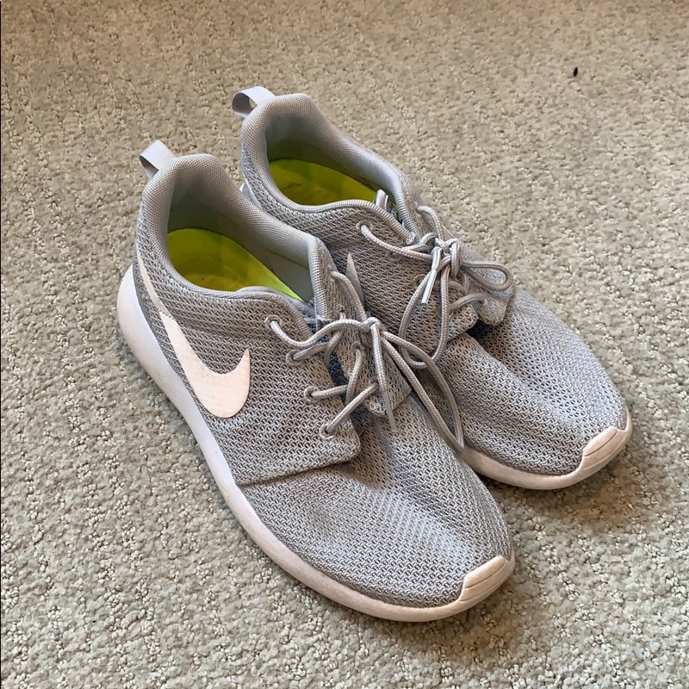 Nike roshe gray